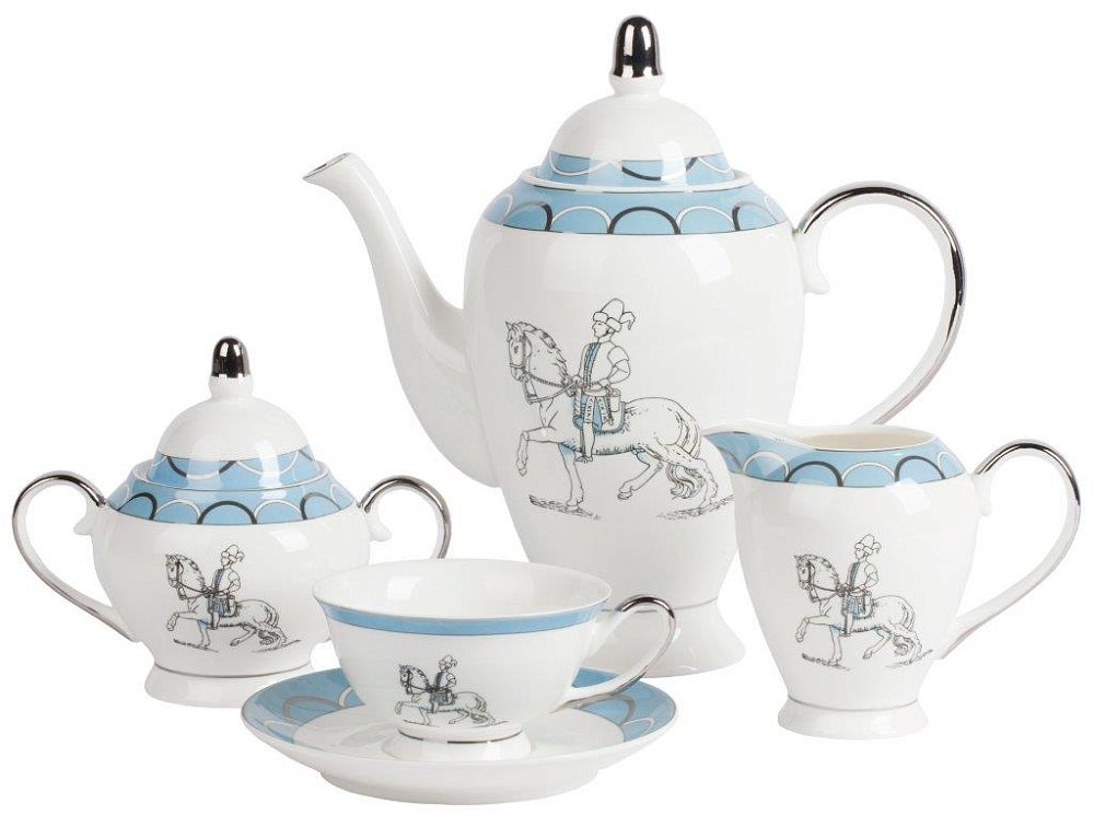 Чайный сервиз Cavalier, DG-DW108-11 Элегантный чайный сервиз Cavalier из тончайшего
костяного фарфора с неброским рисунком
и голубой окантовкой с орнаментом станет
главным украшением чайной церемонии. Он
рассчитан на 6 персон и состоит из чайника,
6 чайных пар (чашка и блюдце), молочника и
сахарницы. Из этой коллекции в нашем интернет-магазине
представлены: чайные пары, комплекты тарелок
в двух вариантах расцветок, столовый сервиз
на 6 персон.