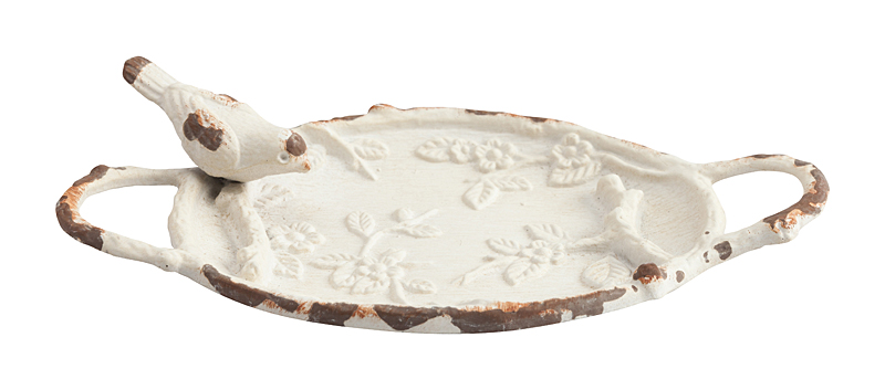 Декоративное блюдо Pewter Dish Молочное Декоративное блюдо Pewter Dish МолочноеШкатулки и подставки для украшений<br>Дом можно декорировать не только настенными <br>панно или статуэтками. Можно украшать интерьер <br>изящной необычной посудой. Для этого прекрасно <br>подойдет декоративное блюдо Pewter Dish. Оно <br>выполнено из олова молочного цвета и имеет <br>ручки по бокам. Сбоку располагается птица. <br>Сама тарелка отличается выпуклым рисунком <br>цветов и листьев по всей поверхности. Блюдо <br>может стать приятным подарком. Оно здорово <br>украсит интерьер или обеденный стол, если <br>расположить на нем фрукты.<br><br>Цвет: Белый<br>Материал: Металл<br>Вес кг: 0,1<br>Длина см: 14<br>Ширина см: 7,6<br>Высота см: 2,5