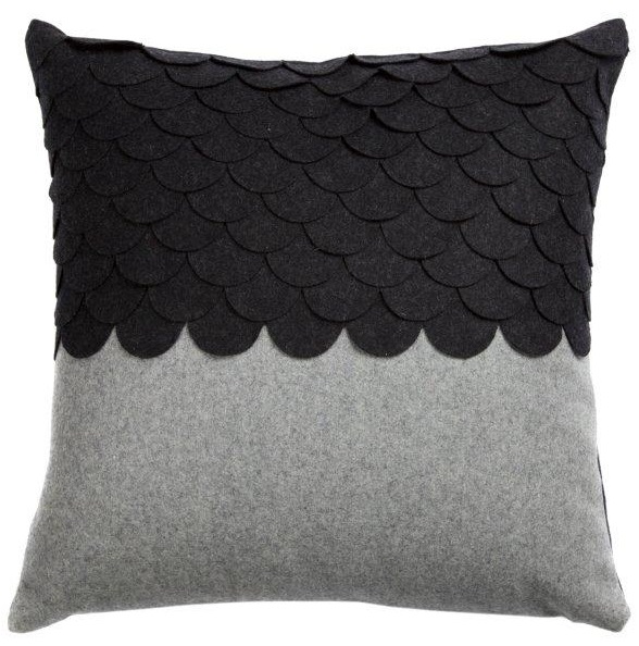 Подушка c узором Marbella Dark Gray 3 Подушка c узором Marbella Dark Gray 3