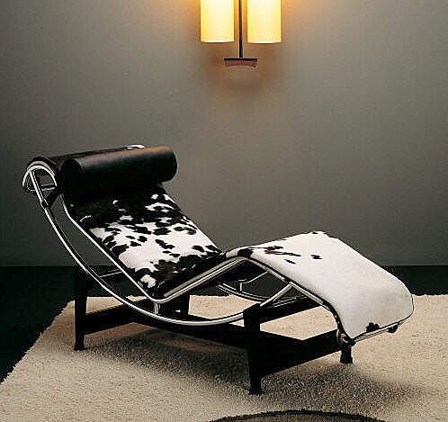 Кушетка Chaise Longue LC4 Черно-белая Кожа Пони Класса Премиум Кушетка Chaise Longue LC4 Черно-белая Кожа Пони Класса Премиум